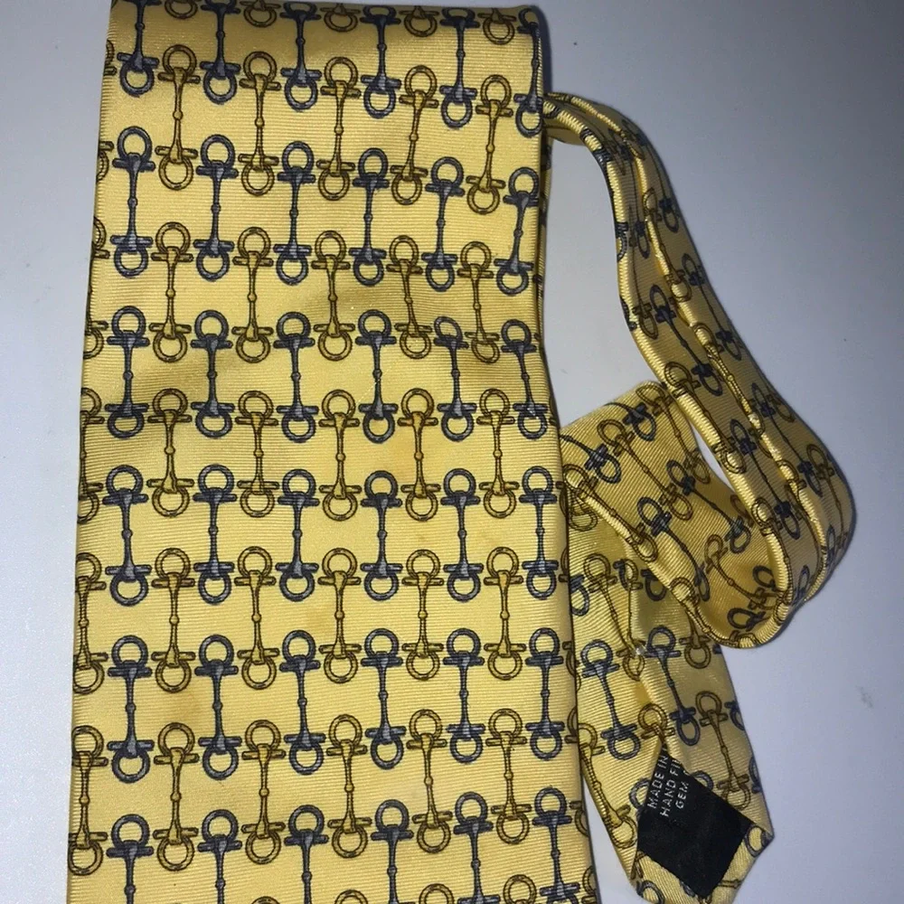 Vintage Paolo GUCCI Yellow Blue 100% Silk Tie Bag Lock Buckle Print